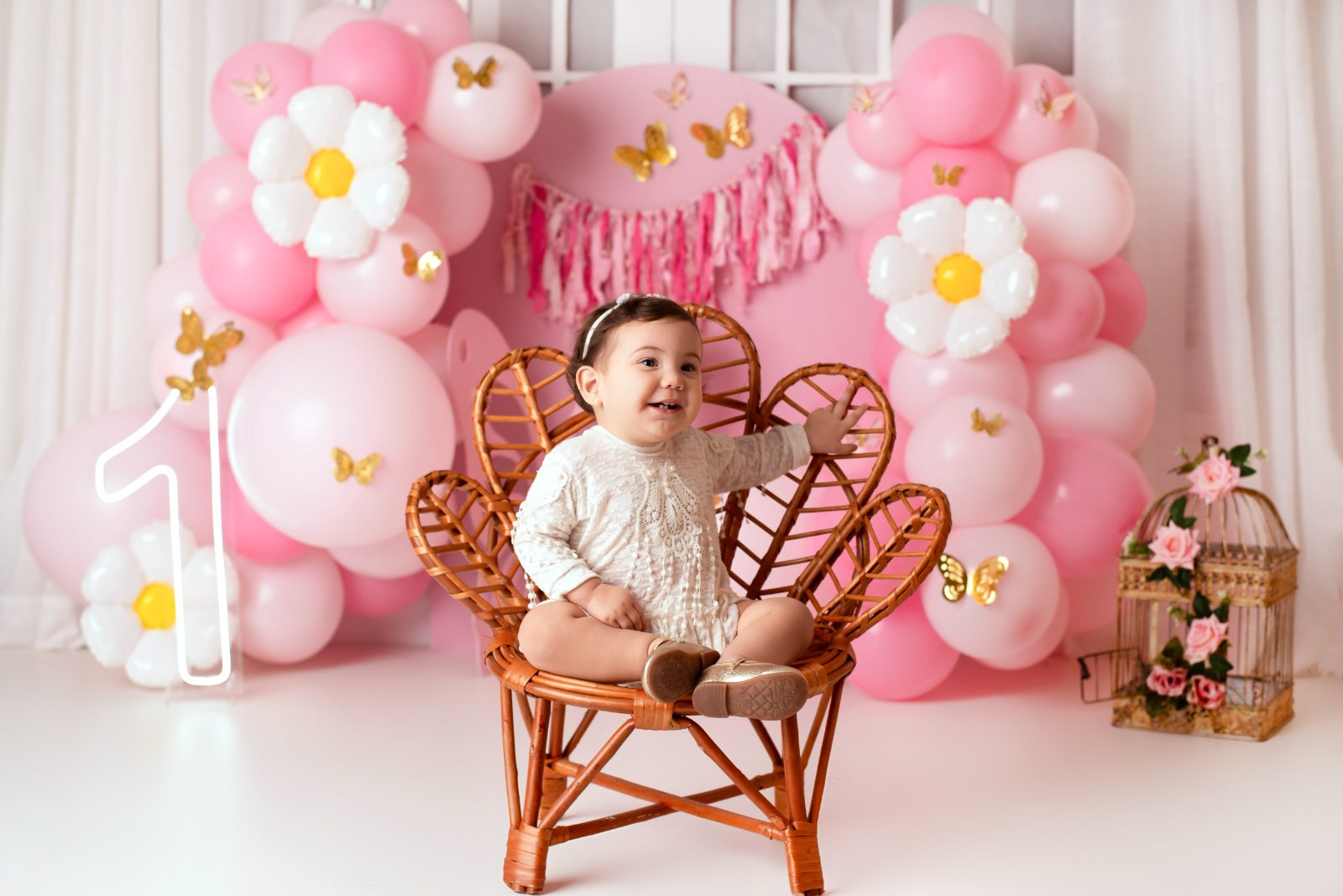 Lais em ensaio fotográfico infantil de um ano