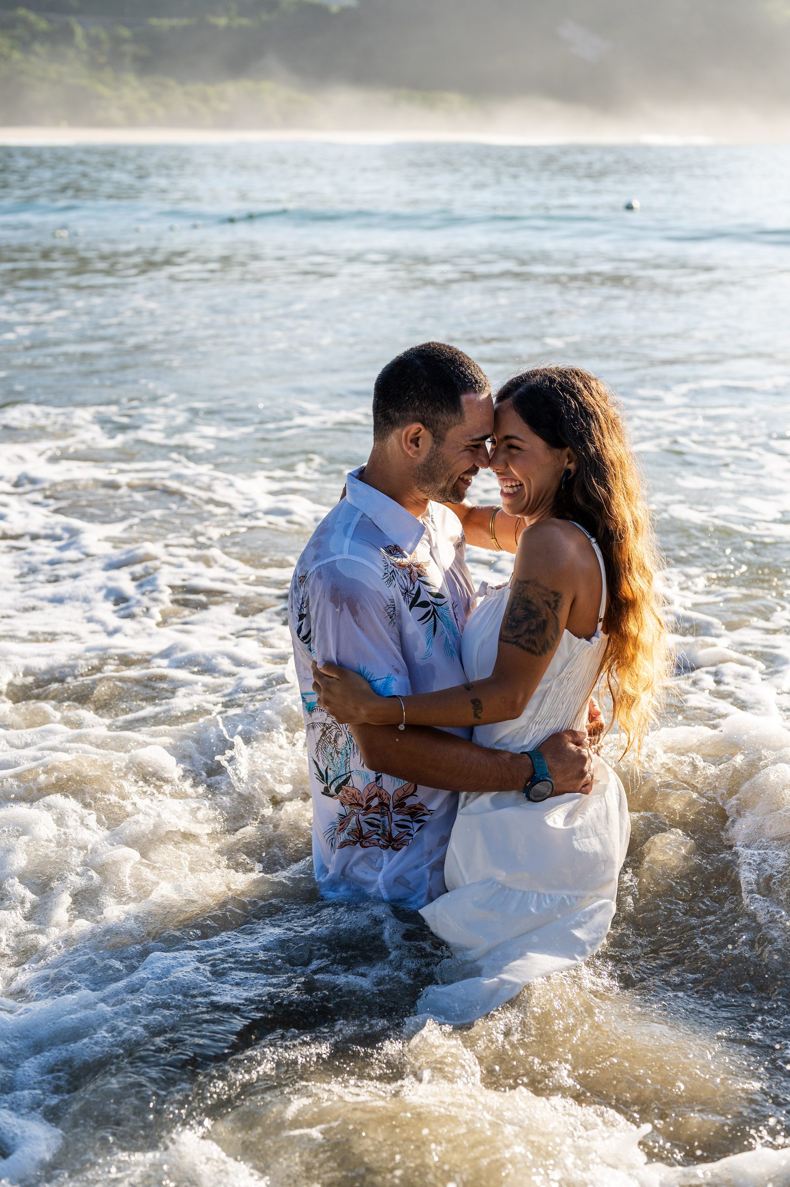 Ensaio de casal e pré-wedding na praia em Ubatuba